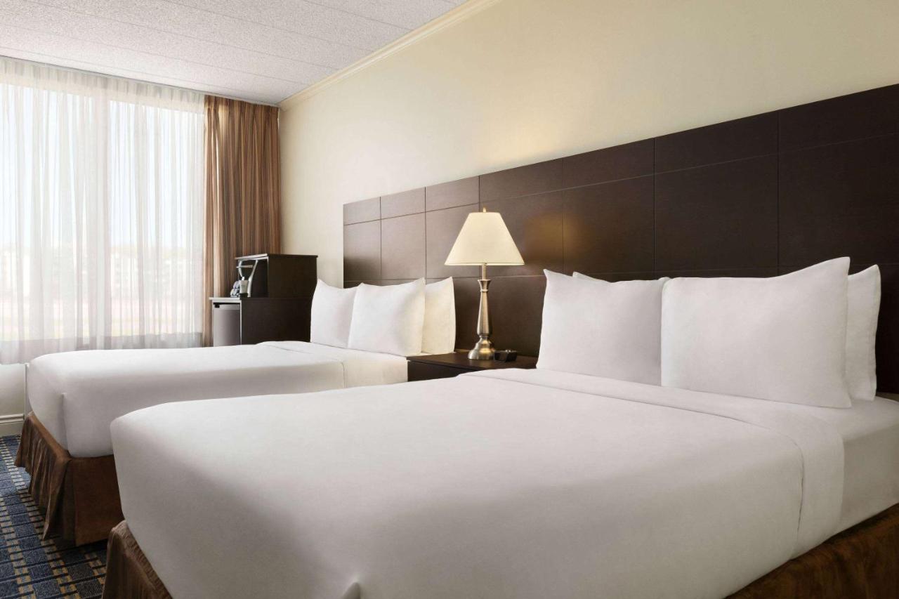 Travelodge By Wyndham Quebec City Hotel & Convention Centre Buitenkant foto