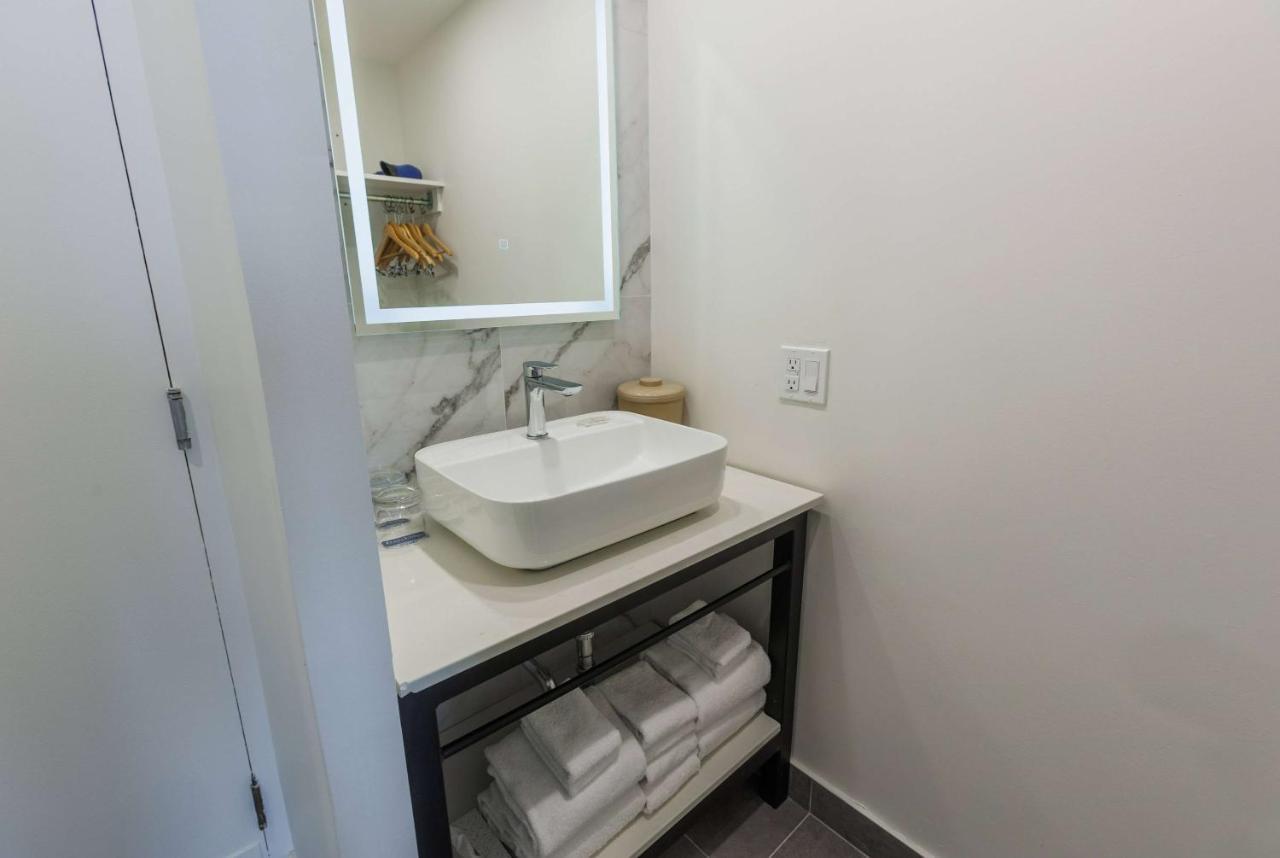 Travelodge By Wyndham Quebec City Hotel & Convention Centre Buitenkant foto
