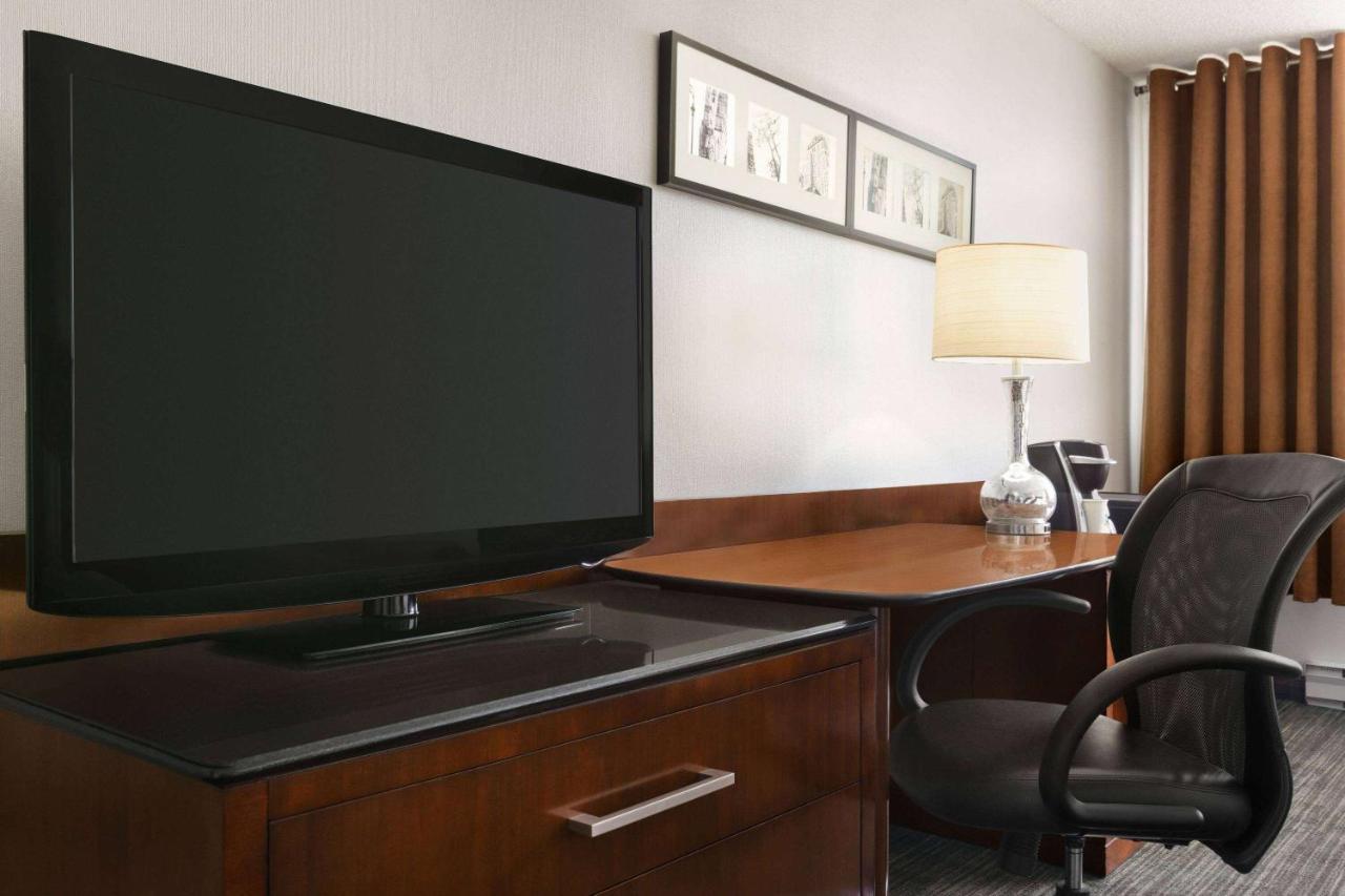 Travelodge By Wyndham Quebec City Hotel & Convention Centre Buitenkant foto
