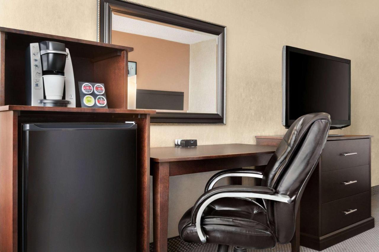 Travelodge By Wyndham Quebec City Hotel & Convention Centre Buitenkant foto