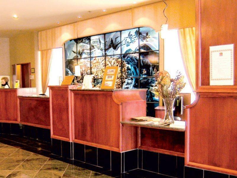 Travelodge By Wyndham Quebec City Hotel & Convention Centre Buitenkant foto